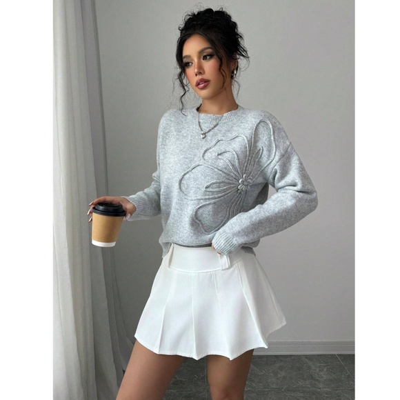 Gray Knit Pullover Sweater Textured Floral Appliqué Long Sleeve - Picture 2 of 9